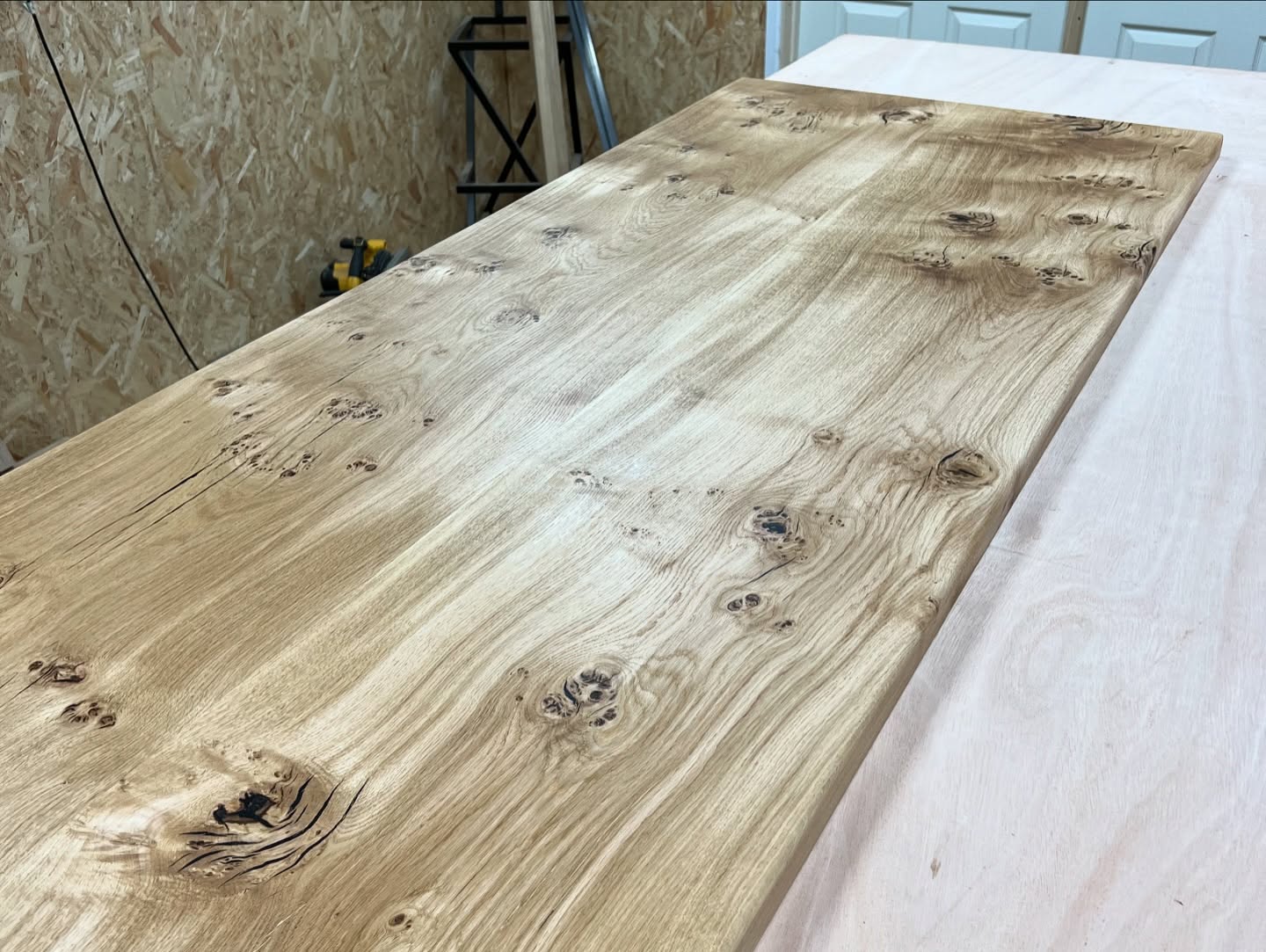 Oaks wood slab from the side Side view of a natural oak wood slab with live edge