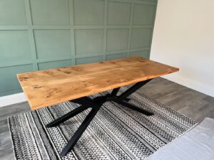 Fuscina Dining table